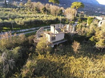 Rustico / Casale di 170 m² con più di 5 locali a S