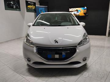 Peugeot 208 1.4 diesel 2014 CON GARANZIA