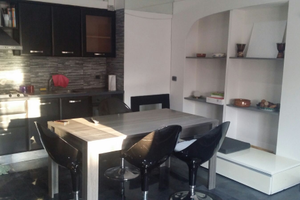 Appartamento ben arredato giardino comune,p.auto