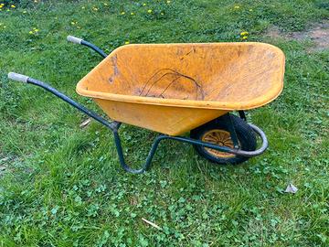 Carriola e seminatrice x il grano