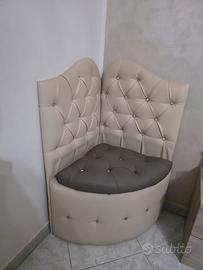 Poltroncina ad angolo in ecopelle contenitore