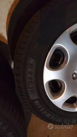 Gomme e cerchi Peugeot con calotte