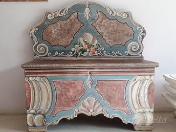 Cassapanca antica, dipinta, Veneto 1700