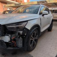 Volvo XC40  ibrida /benzina 
