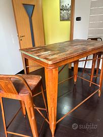 Tavolo alto con sgabelli