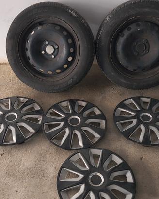 2 cerchi fiat grande punto da 15 e 4 coppe 