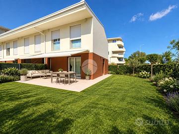 VILLA A SCHIERA D'ANGOLO A RIMINI