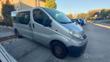 Opel Vivaro 9 posti passo lungo 