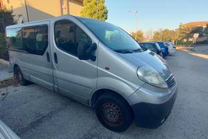 Opel Vivaro 9 posti passo lungo 