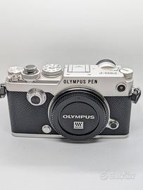 Olympus PEN-F colore argento scatti 2.300 PEN F