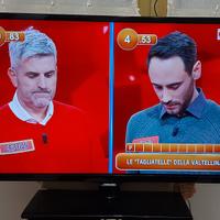 TV Samsung 32 pollici full hd con piede decoder T2