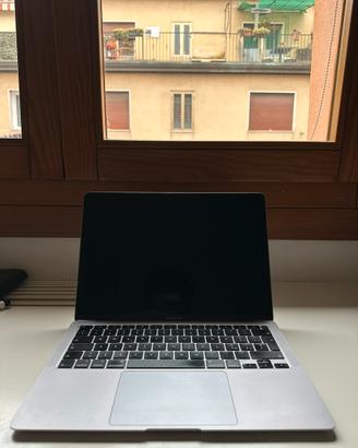 MacBook Air 13” (2019)- buono per studio e lavoro