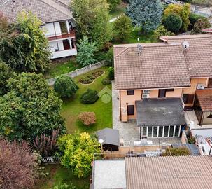 VILLA A SCHIERA D'ANGOLO A VINOVO