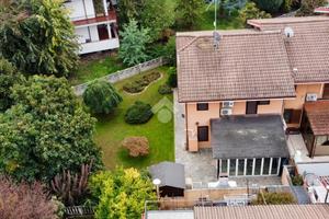 VILLA A SCHIERA D'ANGOLO A VINOVO