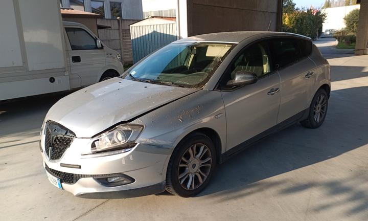 lancia delta 2008 incidentata 