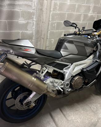 Aprilia tuono 1000 r