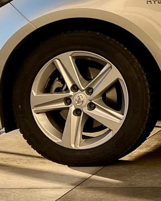Cerchi lega 16” Toyota e Yokohama Winter x Corolla