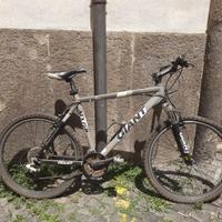 MOUNTAIN BIKE GIANT ATX750 USATA POCHISSIME VOLTE