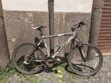 MOUNTAIN BIKE GIANT ATX750 USATA POCHISSIME VOLTE