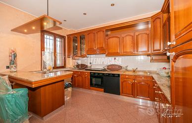 VILLA CON AMPIO GIARDINO