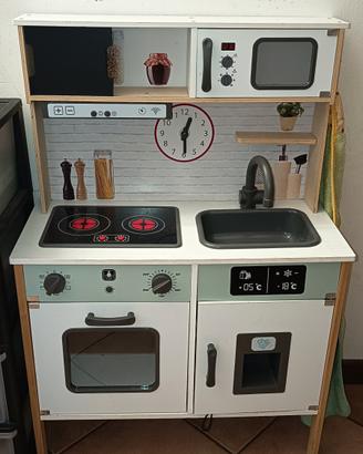 Cucina Montessori in legno per bambini