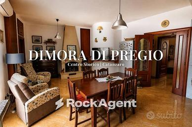 Appartamento di 455 m² con più di 5 locali a Catan