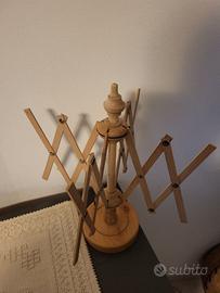 Arcolaio in legno con base 