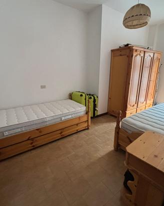 Arredamento per cameretta in legno