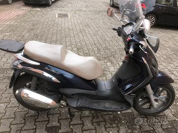 Scooter Beverly tourer 300 ie