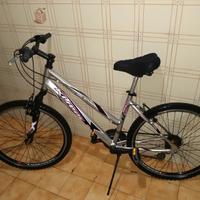 Bici KLASS Bike.
Taglia 26 M. Cambio 3x7.