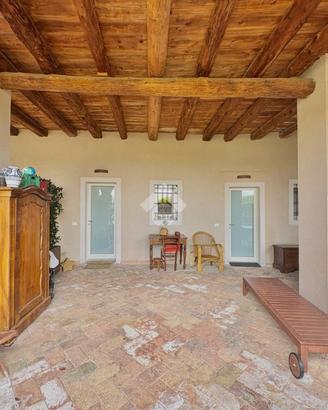 3 LOCALI A CORTE FRANCA