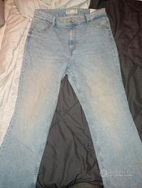 jeans a zampa di Bershka 
