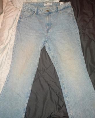 jeans a zampa di Bershka 