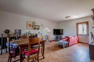 2 LOCALI A MONTE SAN PIETRO
