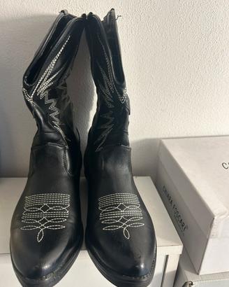 Stivali texani indossati una volta