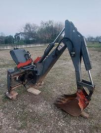 Braccio escavatore per minipala