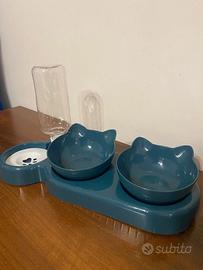 Erogatore automatico cibo e acqua per cani e gatti