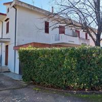 Calalunga, villa bifamiliare con giardino