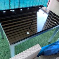 Tavolo in vetro nero