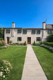 Ampio Casale da Ristrutturare