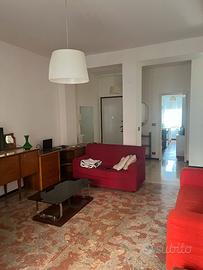 Lorenteggio stanza singola libera subito 400euro t