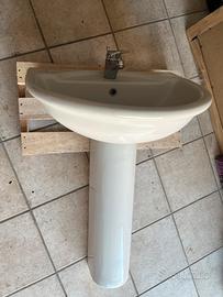 Lavandino a colonna