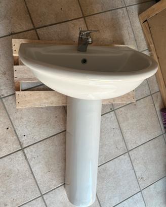 Lavandino a colonna
