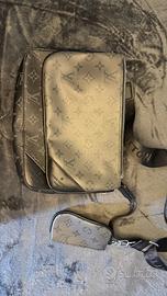 Borsa a tracolla con portamonete agganciato