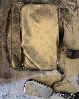 Borsa a tracolla con portamonete agganciato