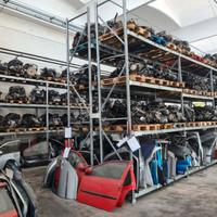 pezzi di ricambio per auto diversi modelli.