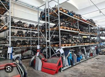 pezzi di ricambio per auto diversi modelli.