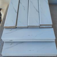 Battiscopa ceramica bianca effetto marmo