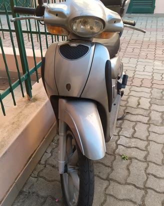 Aprilia Scarabeo 100 4t ,colore grigio 