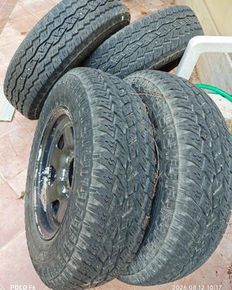 Cerchi Toyota originali e pneumatici Toyo